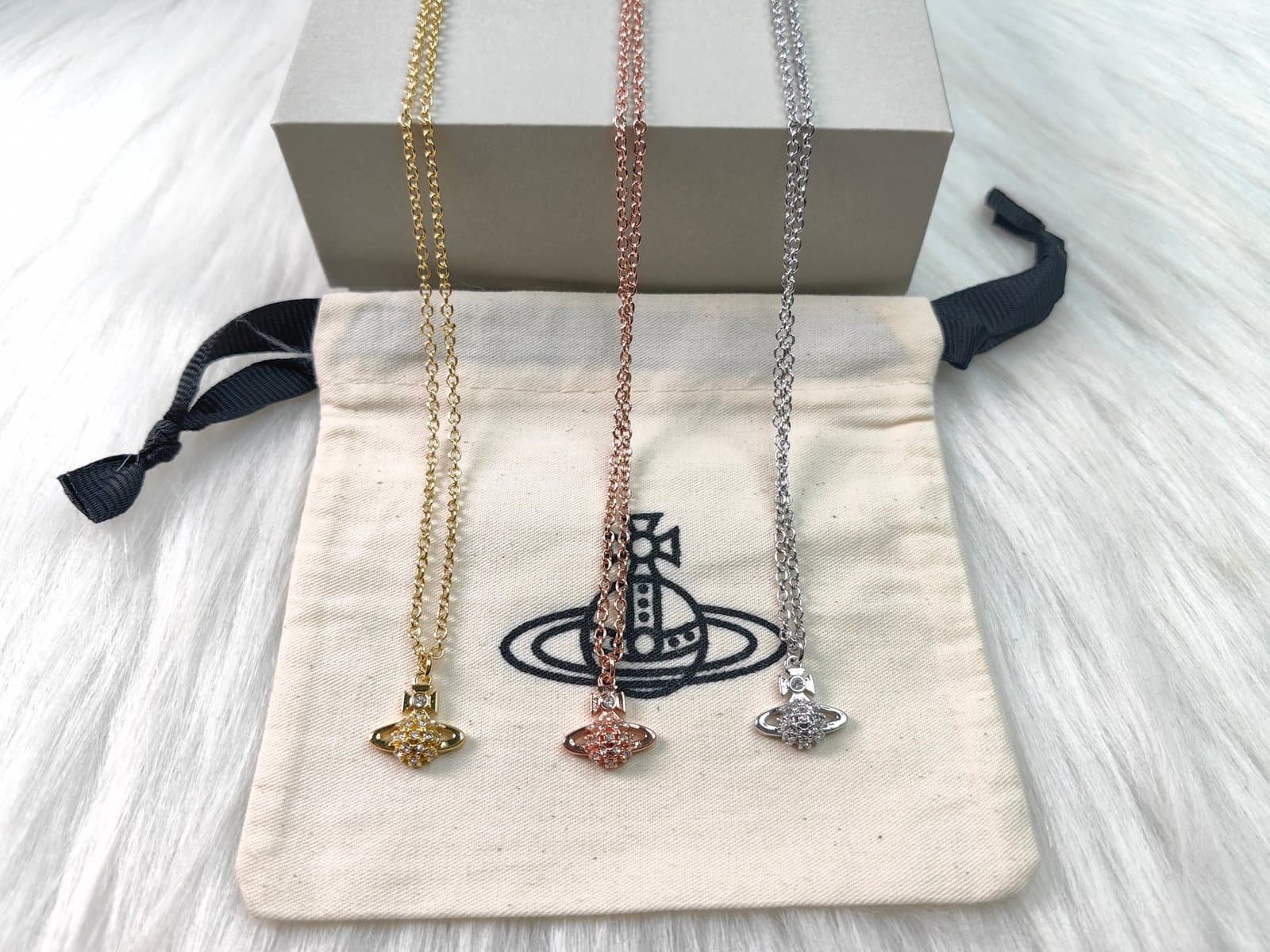 Solitary diamond studded small Saturn necklace