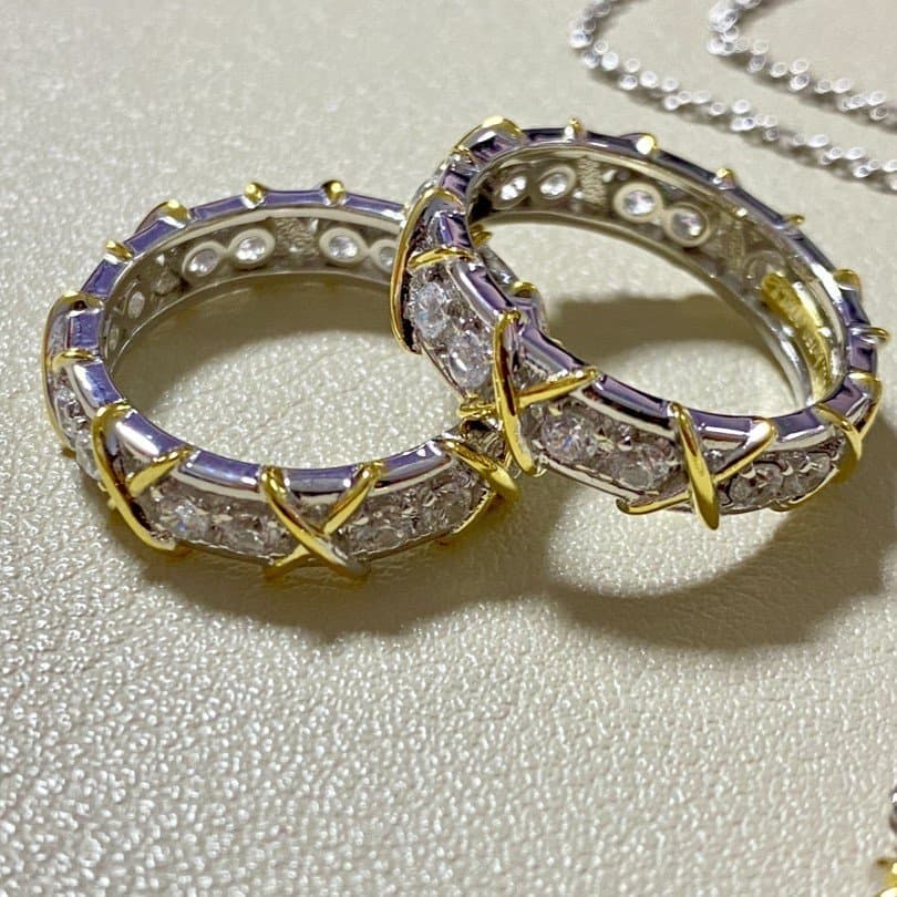 Schlumberger sixteen-stone cross ring