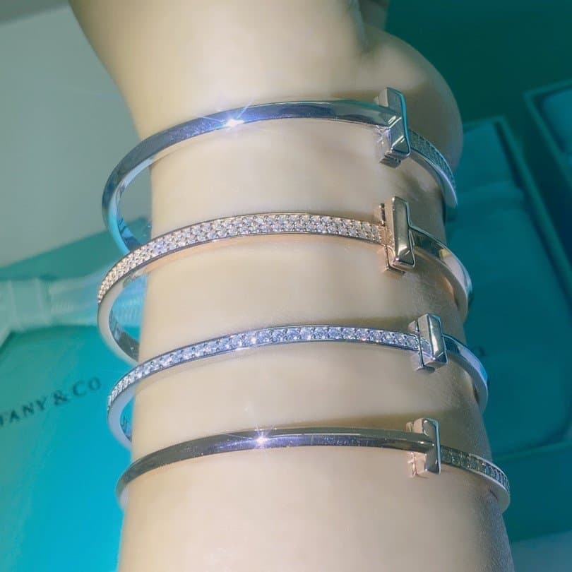 T1 bracelet with stone